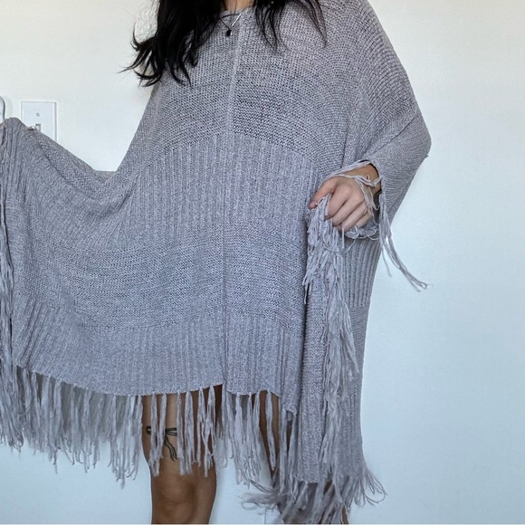 Saga Brand Grey Fringe Poncho - Picture 1 of 5